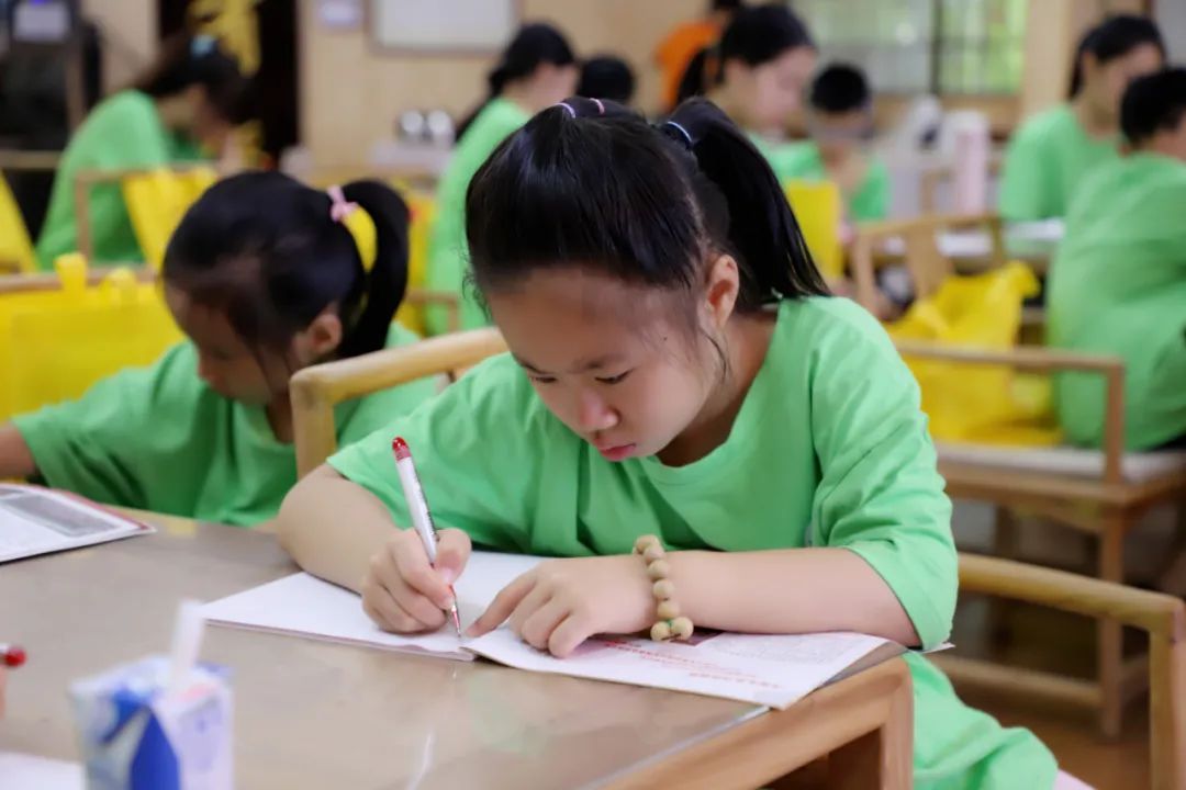 沒想到,這是9歲小女孩來爸媽在線學習的收獲!